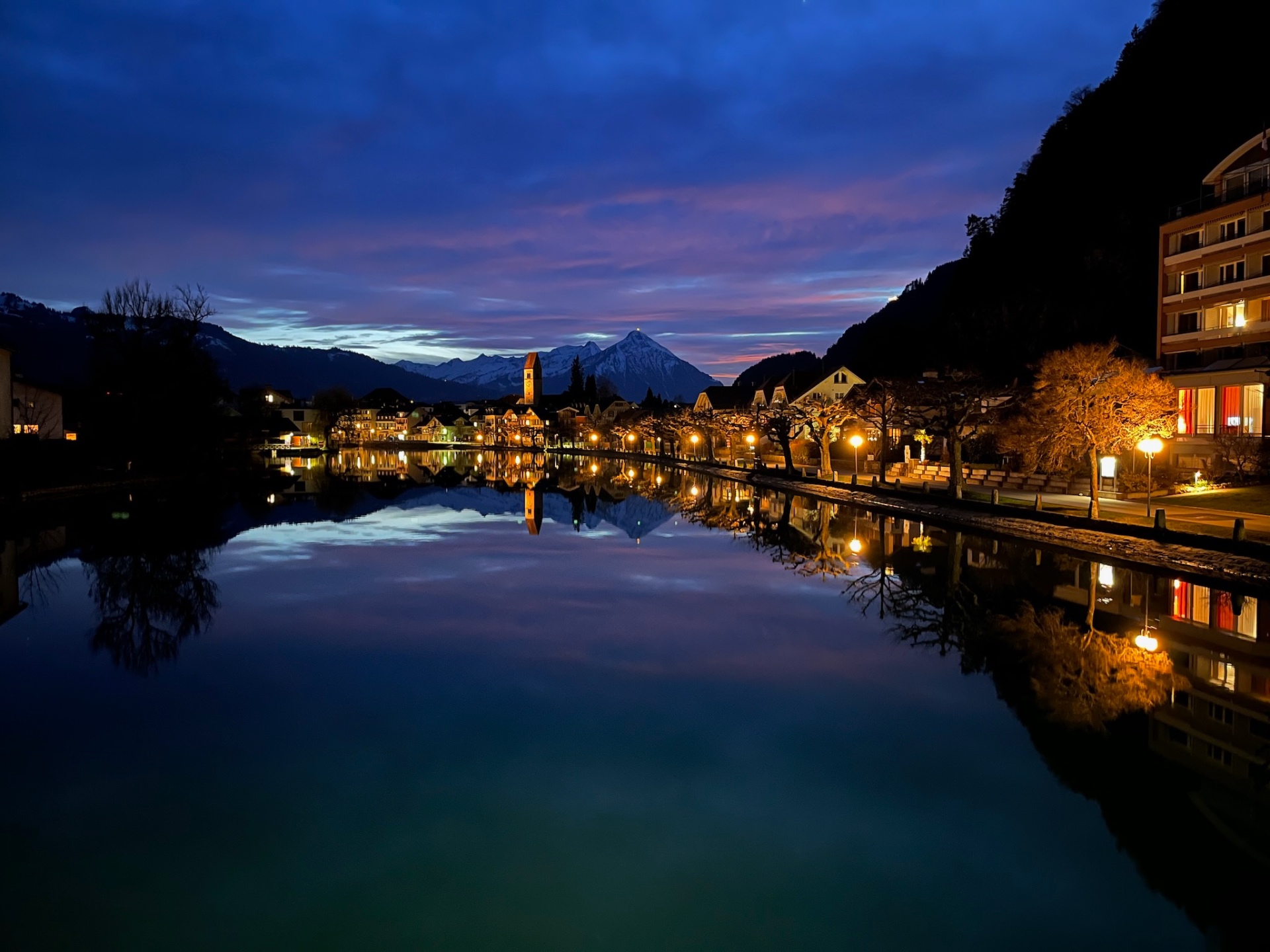 Spot 3: «The hidden postcard motif – Where three municipalities merge in the water»