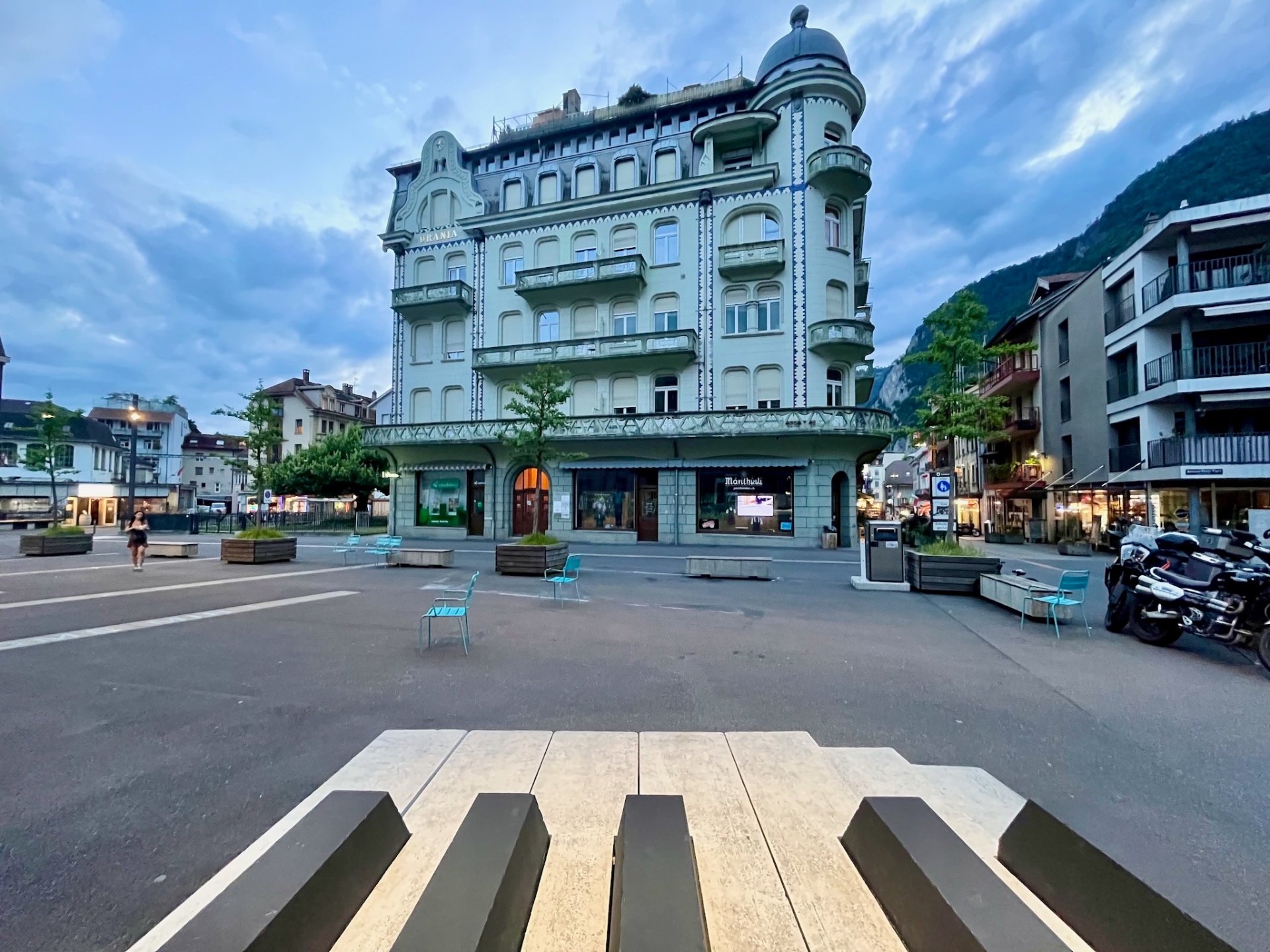 Spot 18: «The stone jukebox in the middle of town – Where rock 'n' roll sings an eternal anthem»