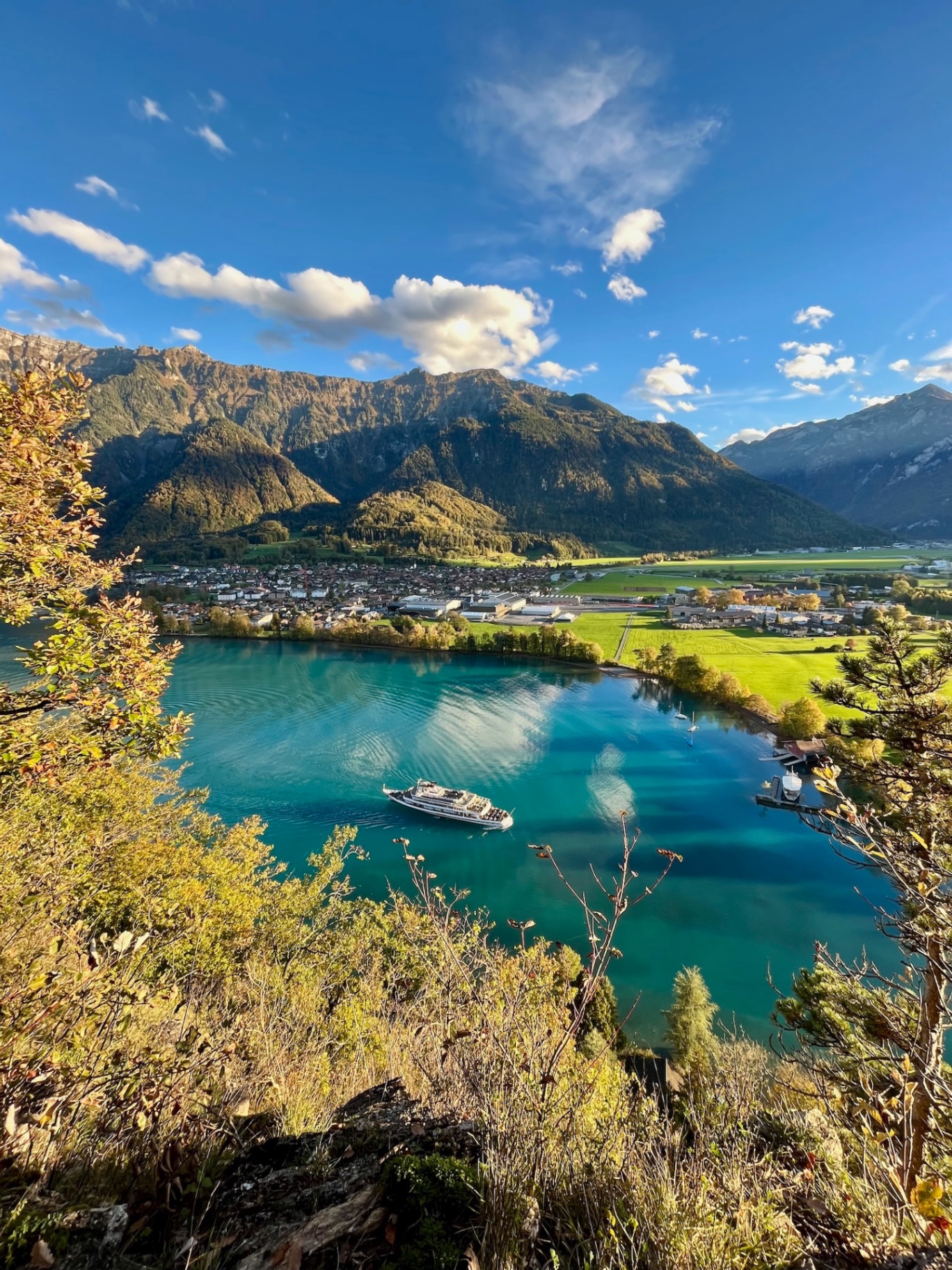 Spot 5: «High above the cliff – A free downward view into the turquoise»