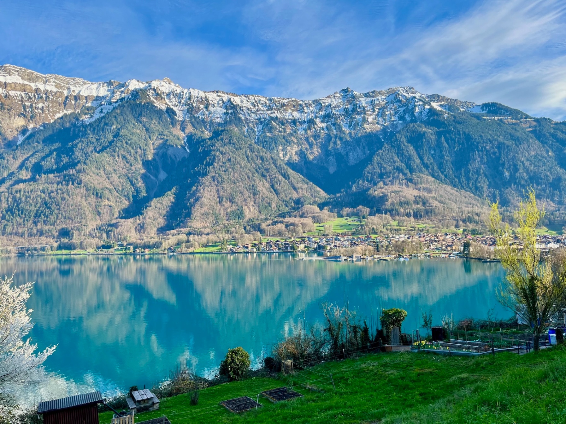 Spot 17: «The sun-drenched village – The box seat above the turquoise mirror»